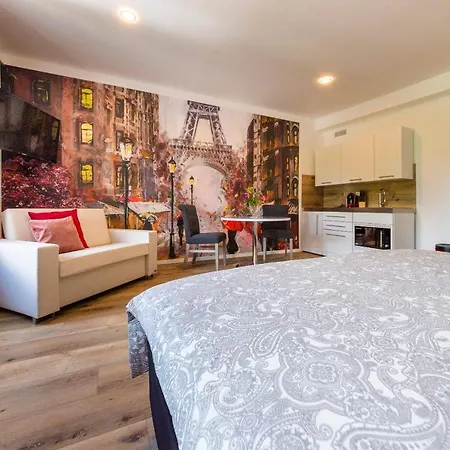 8 Апартаменты *