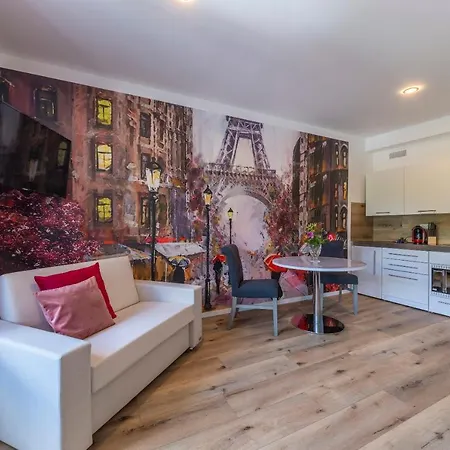 8 Apartment